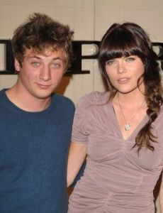 Who is Jeremy Allen White dating? Jeremy Allen White Girlfriend, Wife | Jeremy allen white, Allen white, Jeremy allen white girlfriend Jeremy Allen White Girlfriend, White Relationship, Emma Greenwell, Shameless Cast, Lip Gallagher, Allen White, Jeremy Allen White, Cameron Monaghan, Popular Culture