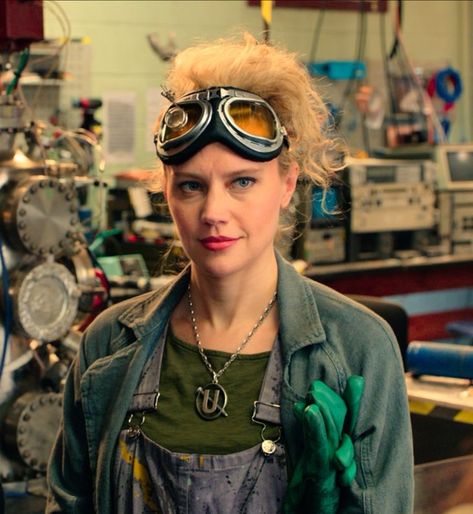 Kate Mckinnon Ghostbusters, Jillian Holtzmann, Ghostbusters 2016, Kristen Wiig, Kate Mckinnon, Emmy Awards, A Character, Ghostbusters, Mirrored Sunglasses Men