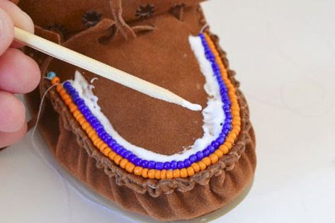 Moccasin Pattern How To Make, Beaded Moccasins Pattern, Beaded Baby Moccasins, How To Make Moccasins, Moccasin Patterns, Diy Moccasins, Native American Moccasins, Handmade Moccasins, Moccasin Pattern