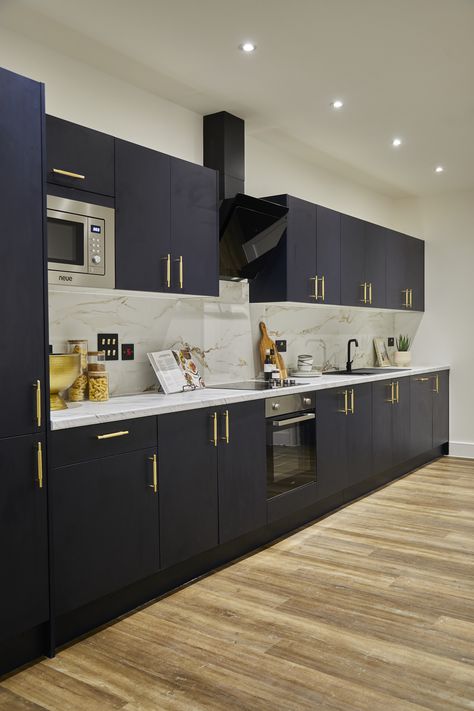 Navy Kitchen With Brass Handles, Navy Kitchen Gold Handles, Navy Kitchen Marble Worktop, Blue Brass Kitchen, Navy Kitchen Cupboards, Blue Navy Kitchen, Navy Blue And Gold Kitchen Ideas, Navy And Brass Kitchen, Navy And Rose Gold Kitchen