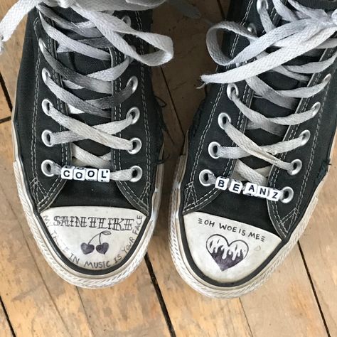 Customizing Converse, Converse Drawings, Converse Doodles, Converse Art, Converse Drawing, Converse Ideas, Shoe Drawings, Alt Shoes, Converse Design