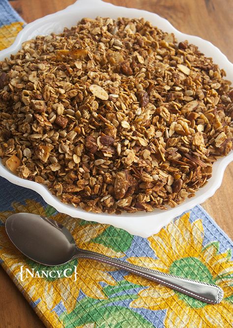 Sunflower-Sesame Seed Granola Sunflower Seeds Recipes, Sunflower Seed Recipes, Seeds Recipes, Seed Granola, Honey Granola, Sesame Seed, Eat To Live, Granola Recipes, Homemade Granola