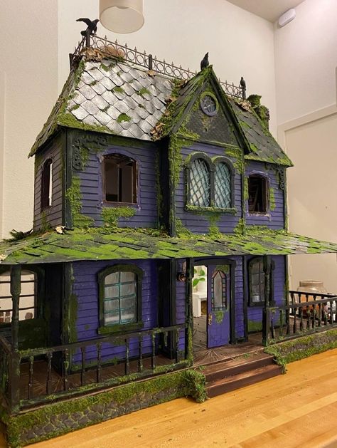 Haunted House Dollhouse, Witchy Dollhouse, Haunted Doll House, Halloween Fireplace, Haunted Doll, Halloween Mantle, Easy Halloween Decorations, Haunted Dolls, Sims 4 Build