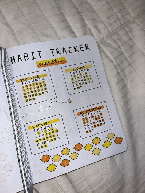 August bullet journal habit tracker. Bullet journal ideas. Bullet journal theme. Bullet journal bee theme. Bullet journal for beginners. Habit tracker. May Habit Tracker Bullet Journal, August Habit Tracker Bullet Journal, May Habit Tracker, August Habit Tracker, Habit Tracker Bullet Journal Ideas, Bullet Journal Habit Tracker, August Bullet Journal, Journal 2025, Journal For Beginners