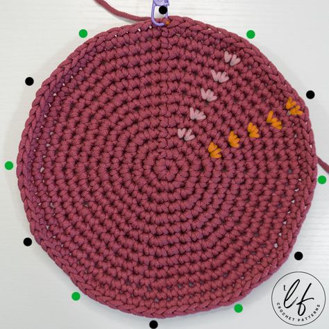 Crochet Perfect Circle Tutorial & Why this Technique Works Crochet Perfect Circle, Circle Formula, Crochet Pocket, Perfect Circle, Easy Knit, Crochet Circles, Learn How To Crochet, Magic Circle, Single Crochet Stitch