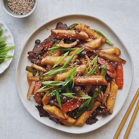 Bulgogi Tteokbokki, Teokkboki Recipes, Beech Mushrooms, Asian Fast Food, Korean Rice Cakes, Vietnam Coffee, Tteokbokki Recipe, Rice Cake Recipes, Korean Side Dishes