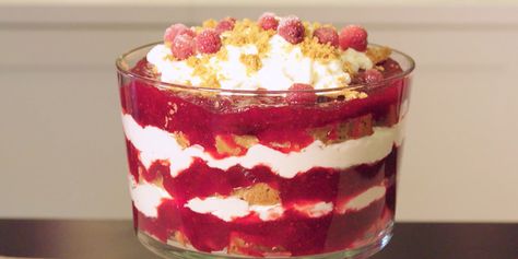 Rhubarb Trifle, Custard Trifle, Custard Dessert Recipes, Christmas Trifle Recipes, Trifle Recipes, Christmas Trifle, Rhubarb Custard, Trifle Dish, Custard Desserts