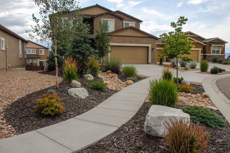 Colorado Springs Utilities Xeriscaping - Mountain Motif Xeriscape Xeriscape Colorado, Colorado Landscaping, Easy Garden Ideas Landscaping, Xeriscape Front Yard, Xeriscape Landscaping, Front Yard Decor, Front Yard Design, Front Landscaping, Rock Garden Landscaping