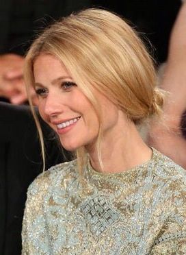 Low bun, ears covered. Love the makeup, too! Gwyneth Paltrow Hair, Gwyneth Paltrow Style, Best Hairstyles For Women, Pulled Back Hairstyles, Hair Styles 2014, Elegante Casual, Gwyneth Paltrow, Hair Envy, Hairstyles For Women