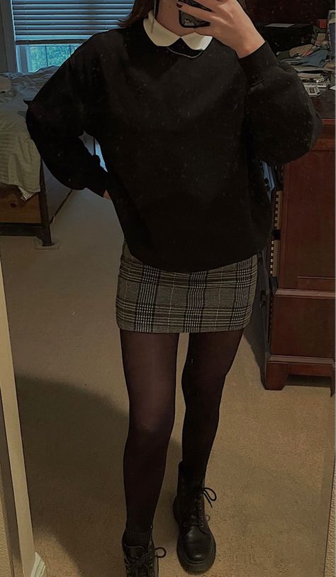 How To Style Plaid Mini Skirt, Black Skirt Birthday Outfit, Short Plaid Skirt, Outfits With Brown Plaid Skirt, Brown Short Skirt Outfit, Gray Plaid Skirt Outfit, Black Satin Skirt Outfit Fall, Short Pencil Skirt Outfits, Gray Academia Aesthetic Outfit