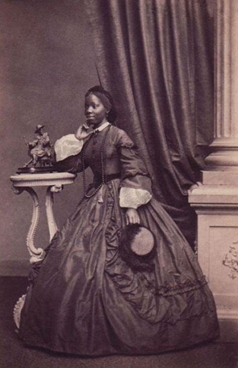 Portrait of Princess Sarah Forbes Bonetta taken by French photographer Camille Silvy (1834-1910) at his London studio a month after Sarah's marriage in 1862. Victorian Photography, African Princess, Postal Vintage, Black Princess, By Any Means Necessary, Photography Exhibition, Paris Mode, Photo Vintage, African History