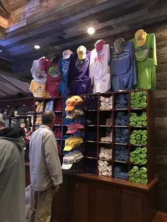 Display Tshirt Ideas, Boutique Tee Shirts, Retail Shop Display Ideas, Tshirt Retail Display, Retail Shirt Display, Tee Shirt Display Ideas, Tshirt Store Display Ideas, Shirt Display Ideas Retail Store Design, Camp Store Display Ideas