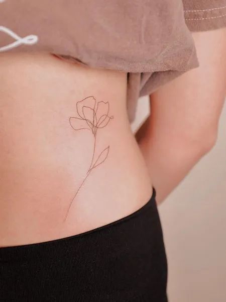 Fine Line Shoulder Tattoo, Feminine Tattoos For Women, Fine Line Daisy Tattoo, Fine Line Rib Tattoo, Fine Line Floral Tattoo, Pictures Of Stars, Narcissus Flower Tattoos, Feminine Arm Tattoos, Flower Tats