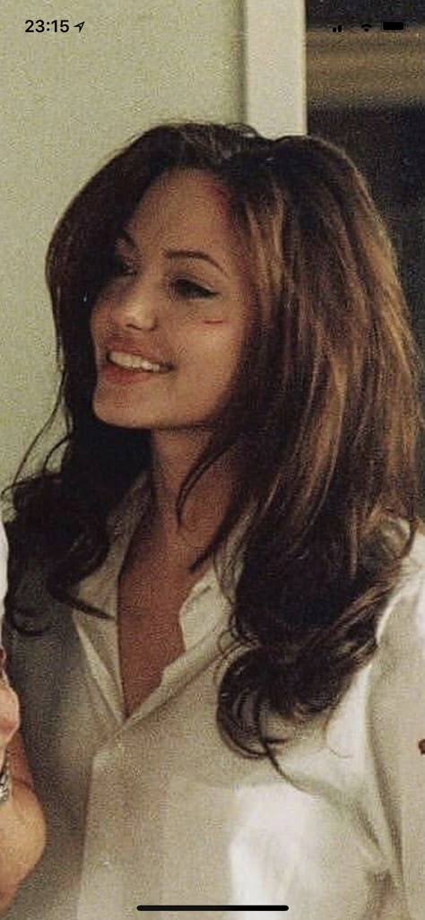 Angelina Jolie Hair, Rachel Green Hair, Long Messy Hair, 90s Haircuts, Brown Hair Inspiration, Brown Hair Looks, Hairstyles For Layered Hair, Haircut Inspo, Blowout Hair