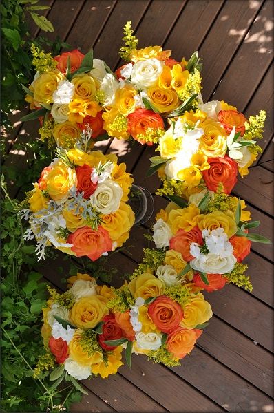 Yellow Wedding Bouquet, Indian Wedding Receptions, Country Bouquet, Orange Color Schemes, Yellow Wedding Flowers, Cake Flower, Wedding Bouquets Pink, Open Rose, Gold Color Scheme