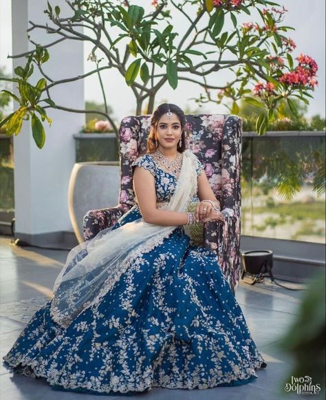 Reception Lehanga Bride, Half Sarees For Reception, Lehangas For Reception, Bridal Lehangas Reception Dresses, Engagement Half Saree, Half Saree For Engagement, Reception Lehenga Bridal Indian, Lehenga For Wedding Function, Lehengas For Engagement