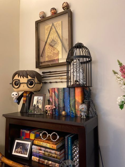 Pur little collection of harry potter Harry Potter Kids Room, Harry Potter Rooms, Harry Potter Shelf, Harry Potter Display, Harry Potter Themed Room, Harry Potter Fanları, Harry Potter Bedroom Decor, Stile Harry Potter, Harry Potter Room Decor