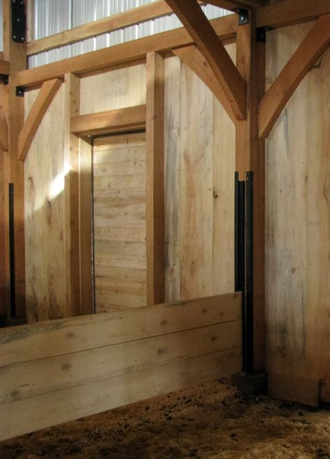 Removable Foaling Stall Wall. This would be a great idea. Horse Stall Interior, Foaling Stall Ideas, Horse Stall Walls, Quotes Outdoors, Barn Layout, Horse Farm Ideas, Tack Rooms, Celebrities Quotes, Horse Barn Ideas Stables