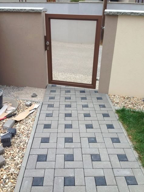 Pavers Backyard Landscaping Ideas, Garden Walkway Ideas, Walkway Design Ideas, Parking Tiles, House Front Door Design, Paver Blocks, Paving Ideas, Paver Designs, Walkway Landscaping