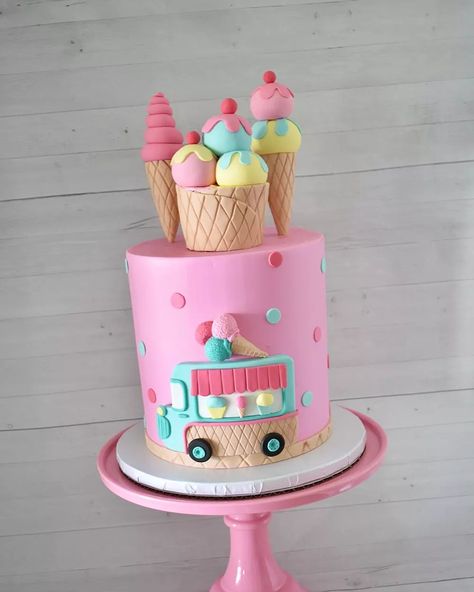 Joannette Martinez on Instagram: “Ice Cream Truck Cake. . . . . . . . . Original design by @cakeadoodle.qa #cake #cakelover #instacake #bizcochoboricua #icecreamthemecake…” Ice Cream Truck Cake Birthday, Ice Cream Candy Cake, Ice Cream Birthday Cake Design, Ice Cream Birthday Party Theme Cake, Ice Cream Cake Designs Ideas, Ice Cake Design, Ice Cream Cake Design, Ice Cream Truck Cake, Ice Cream Cake Decorating Ideas