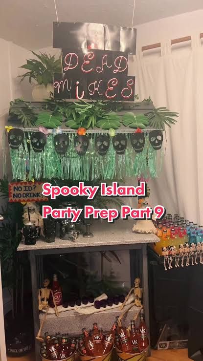 Spooky Island Party Ideas, Spooky Pool Party, Haunted Tiki Party, Halloween Tiki Party, Spooky Island Scooby Doo Party, Scooby Doo Spooky Island Party, Spooky Island Party, Summer Ween Ideas, Spooky Island Scooby Doo