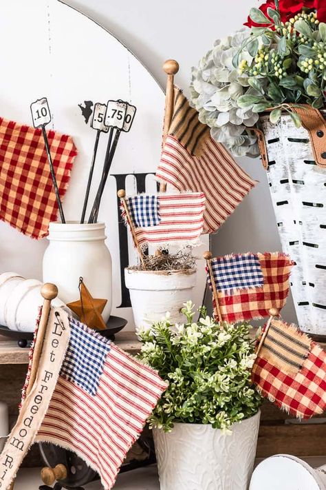 Patriotic Flags, Diy Flag, Handmade Flags, Diy Candle Sticks, Patriotic Diy, Americana Crafts, Primitive Fabric, Primitive Americana, 4th July Crafts