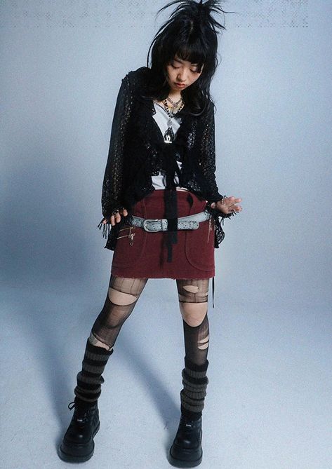 2000s Japanese Fashion Grunge, 200s Japanese Fashion, Cyberpop Fashion, 2000 Japanese Fashion, Japanese Street Fashion Grunge, 90 Grunge Outfits, Japanese 2000s Fashion, Japanese Punk Fashion, 2000s Punk Fashion