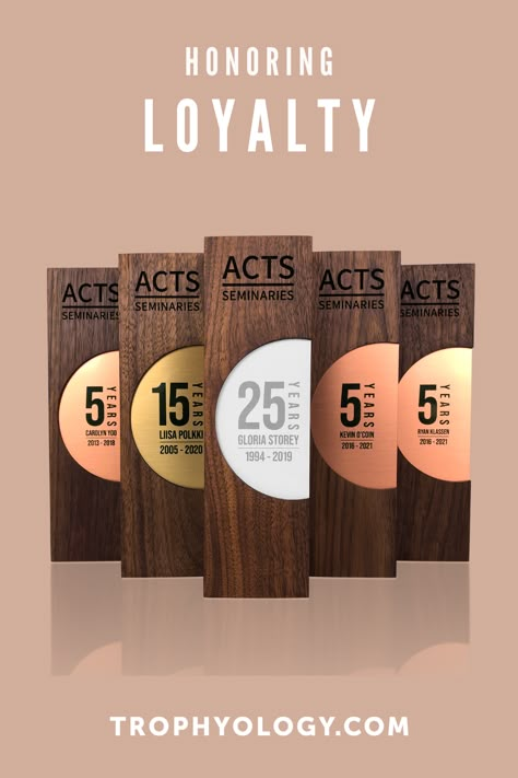 Handmade Trophies, Professional Gift Ideas, Wooden Award, Trophy Ideas, Employee Recognition Awards, Staff Appreciation Gifts, Company Anniversary, Unique Desk, Award Ideas