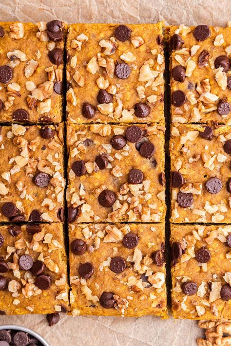 Pumpkin Oatmeal Bars, Healthy Pumpkin Oatmeal, Oat Bars Healthy, Oatmeal Breakfast Bars, Pumpkin Breakfast, Vegan Oatmeal, Chocolate Chip Bars, Apple Oatmeal, Baked Oatmeal Recipes