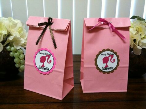 Gift bags Barbie Loot Bags, Zebra Print Party, Barbie Decorations, 4de Verjaardag, Pink Glitter Wallpaper, Barbie Gifts, 5th Birthday Party Ideas, Barbie Birthday Party