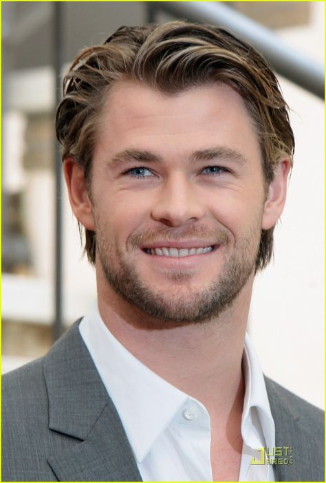 Christopher Hemsworth, Balding Mens Hairstyles, Trendy Mens Hairstyles, Celebrity Smiles, Mens Hairstyles Medium, Mens Haircuts, Men's Long Hairstyles, Medium Length Hair Men, Hair Styles 2014