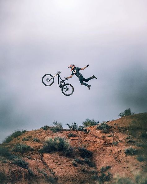 Mountain Bike Tattoo, Freeride Mtb, Mountain Biking Photography, Mountain Bike Action, Mountain Bike Art, Bike Tattoos, Military Wallpaper, Best Mountain Bikes, Downhill Bike