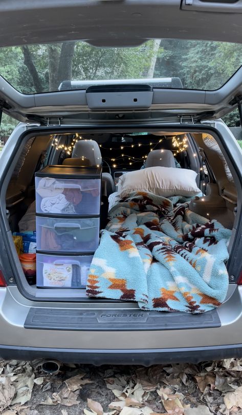 Truck Bed Date, Living In Car, Suv Camper, Camper Beds, Car Interior Diy, Minivan Camping, Car Living, Suv Camping, Road Trip Camping