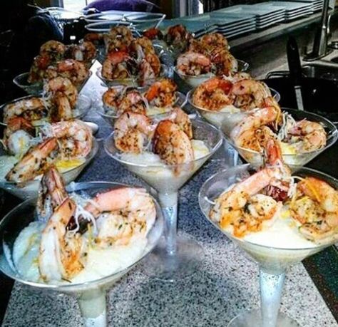 Shrimp & grits martini glasses Breakfast Setup, Brunch Catering, Pescatarian Meals, Breakfast Catering, Bday Shoot, Graduation Party Foods, Mini Appetizers, Brunch Spread, Grits Recipe