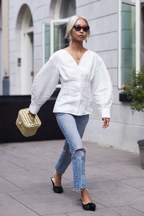 The Outfits We Always Wear With Mules | Who What Wear UK Mule Heels Outfit, Flat Mules Outfit, Mules Outfit Summer, Outfits With Mules, Mule Outfit, Mules Outfit, Dress Over Jeans, Shoe Trend, Mule Heels