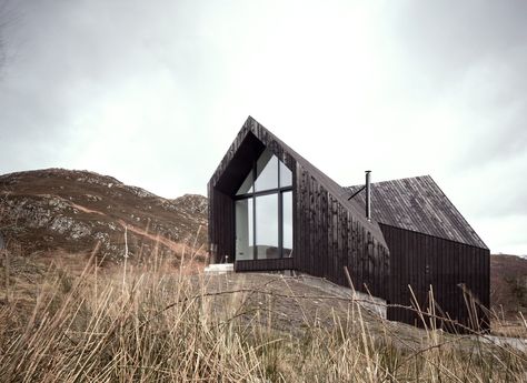 More than 2,000 years ago, the occupants of Skara Brae, Orkney used locally sourced materials to build partially submerged dwellings that provided thermal in... Camping House, Raw Architecture, Architecture Workshop, Sand House, Architecture Cool, Black Building, Scottish House, Black Houses, Minimal Architecture