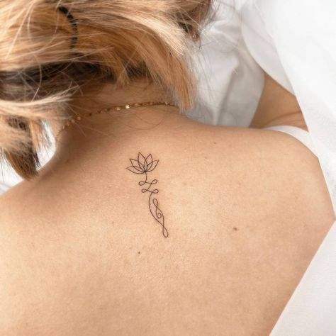 Tattoo On The Spine, Spine Tattoo With Lotus Flower, Spine Tattoos Lotus Flower, Lotus Flower Tattoo Back Spine, Back Of Neck Tattoo Lotus Flower, Lotus Unalome Tattoo Back, Lotus Unalome Tattoo, Tattoo Espalda Mujer, Lotus Unalome