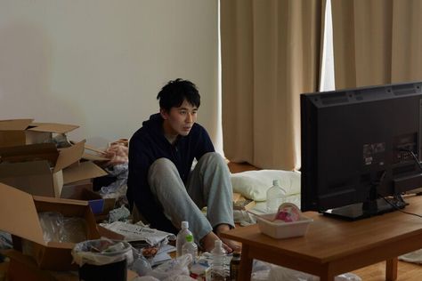 Rise of the hikikomori... Japan’s recluses who never leave their homes Cabinet Office, Live Alone, Kids Cleaning, Japanese People, School Curriculum, Leaving Home, Art Portfolio, The Times, Pose Reference