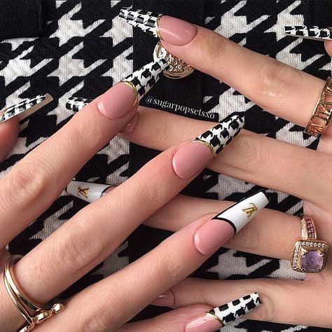 Houndstooth Nail Design, Houndstooth Nails, Shellac Nail Designs, Cute Nail Polish, Designer Nails, Nail Stencils, Shellac Nails, French Tips, Nail Polish Designs