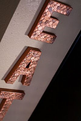 Penny Art....what to do with pennies now that they are not in use! Penny Wall, Penny Crafts, Paper Mache Letters, Diy Wand, Copper Kitchen, Cool Ideas, Painted Paper, Design Case, Diy Wall Art