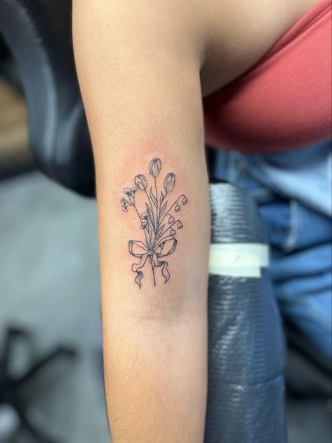 Girly Tattoo Sleeves, Boutique Of Flowers Tattoo, Cute Linework Tattoo, Bouquet Of Tulips Tattoo, Chinoiserie Tattoo, Whimsical Flower Tattoo, Dried Flower Tattoo, Tulip Bouquet Tattoo, Florist Tattoo