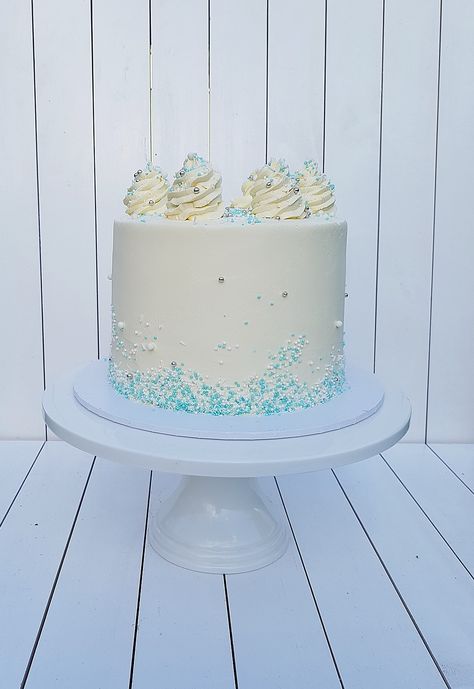 White Cake With Blue Sprinkles, White Cake Blue Sprinkles, Blue Birthday Cakes, First Birthday Cupcakes, Confirmation Cakes, 60th Birthday Cakes, Cinderella Party, Smash Cake Photoshoot, Sprinkle Cake