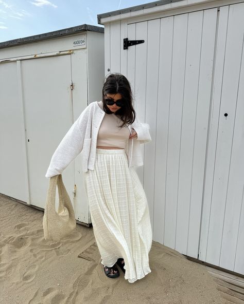 Back on my beach 🤍 California Beach Outfit Winter, Winter Beach Vacation Outfits, White Sweater For Fall Beach Outings, Fall Beach Knit Cardigan, Beach Outfit Winter, Chic Beach Cover-up Cardigan For Fall, California Beach Outfit, Winter Beach Knit Sweater, Cozy Beach Cardigan