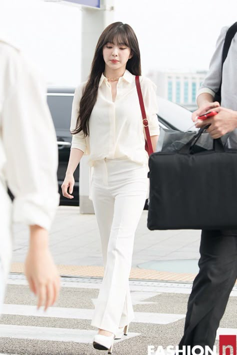 Ballet Inspired Fashion, Award Show Dresses, Korean Outfits Kpop, Outfit Korean, Red Velvet Irene, Airport Fashion, At The Airport, Velvet Fashion, Kpop Fashion Outfits