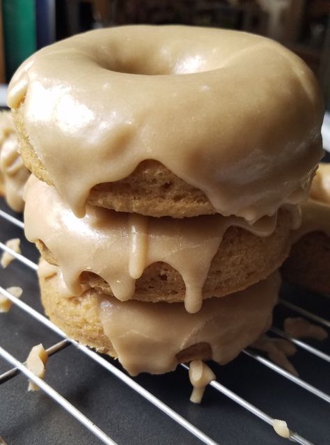 Maple Donut Glaze, Maple Donuts Recipe, Donut Stack, Keto Simple, Low Carb Donut, Maple Donuts, Sugar Free Marshmallows, Keto Pudding, Maple Bars