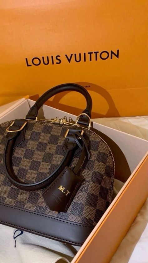 Lv Bag Aesthetic, Baddie Handbags, Fancy Bags Purses, Black Girls Luxury Lifestyle, Luxury Bags Collection, Handbag Essentials, Lv Purse, Girly Bags, Luxury Purses