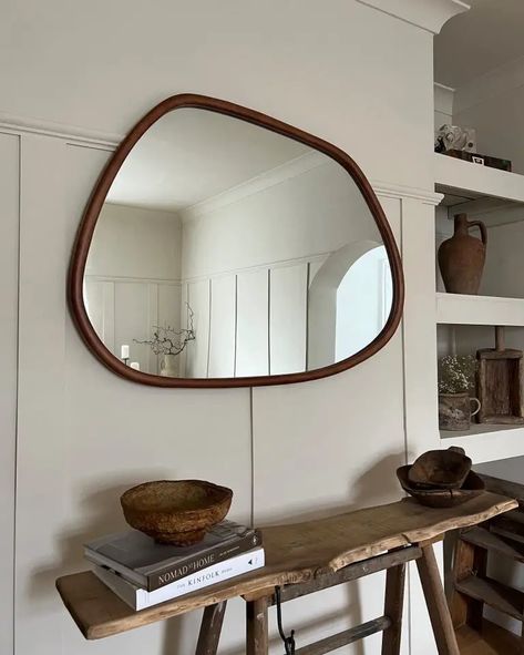 33 Wall Mirror Decorating Ideas to Transform Your Space - placeideal.com Brown Mirror Wall Interior Design, Mirror Crafts Diy, Unique Wall Mirror, Mirror Decorating Ideas, Modern Apartment Living Room, Large Round Mirror, Mirror Crafts, Decor Trends, Apartment Room