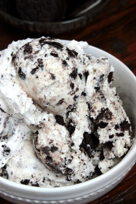 Cookies and Cream Ice Cream - No Machine Required - Big Bear's Wife Pizza Roll, Easy Ice Cream Recipe, Cream Ice Cream, Yummy Ice Cream, Easy Ice Cream, Cookies N Cream Cookies, Ice Cream Cookies, Cream Desserts, Think Food