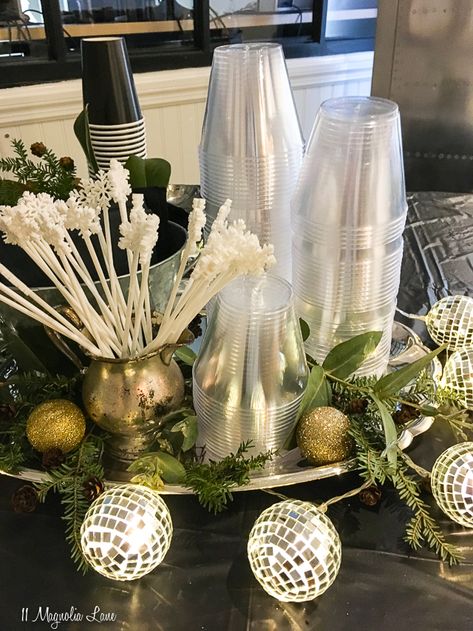 Tropical New Years Eve Party, New Year’s Eve House Party, Nye House Party Ideas, Facial Party, New Years Eve House Party, Ny Party, Nye 2024, Nye 2023, Tailgate Decorations