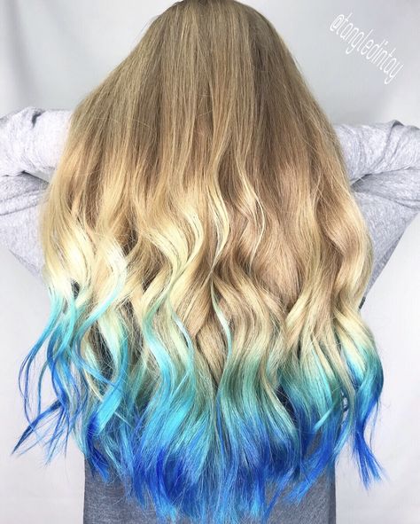 Blue Tips Hair, Blonde And Blue Hair, Blonde Ombre Hair, Dyed Tips, Hair Dye Tips, Blue Ombre Hair, Blond Ombre, Red Blonde Hair, Ombre Blond